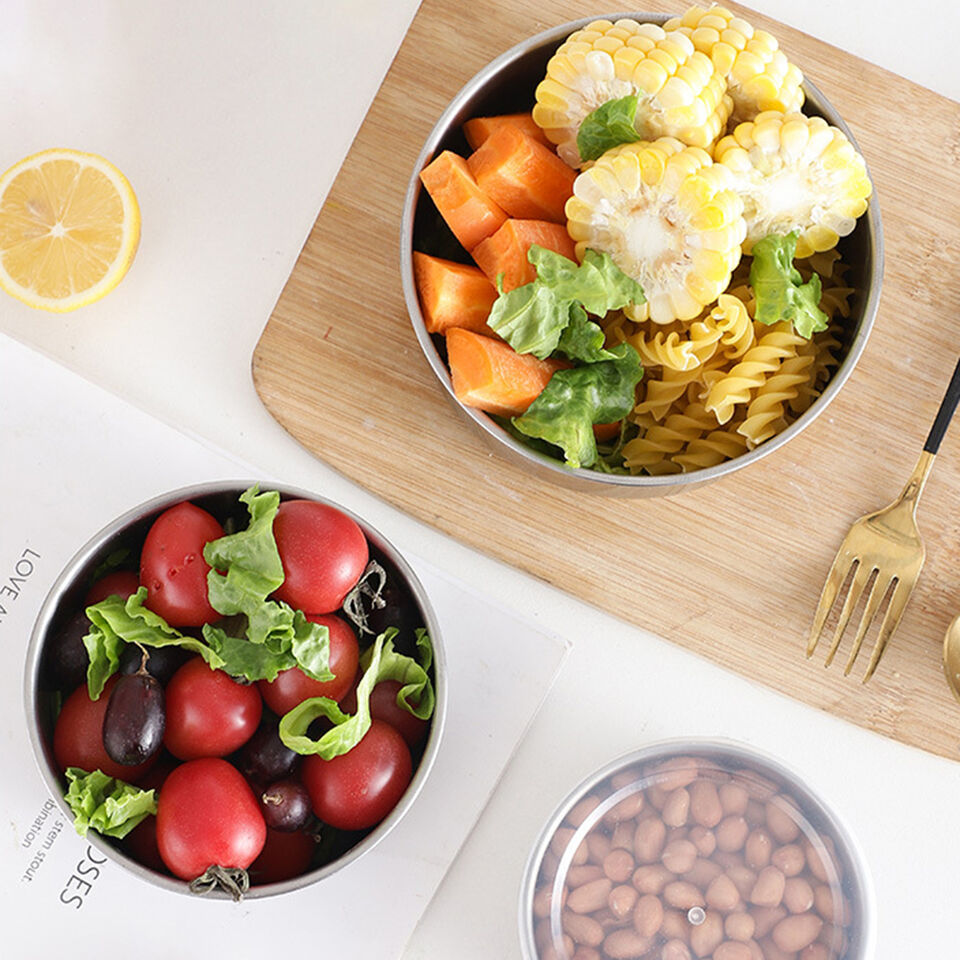 Un set unic de boluri din oțel inoxidabil cu capace